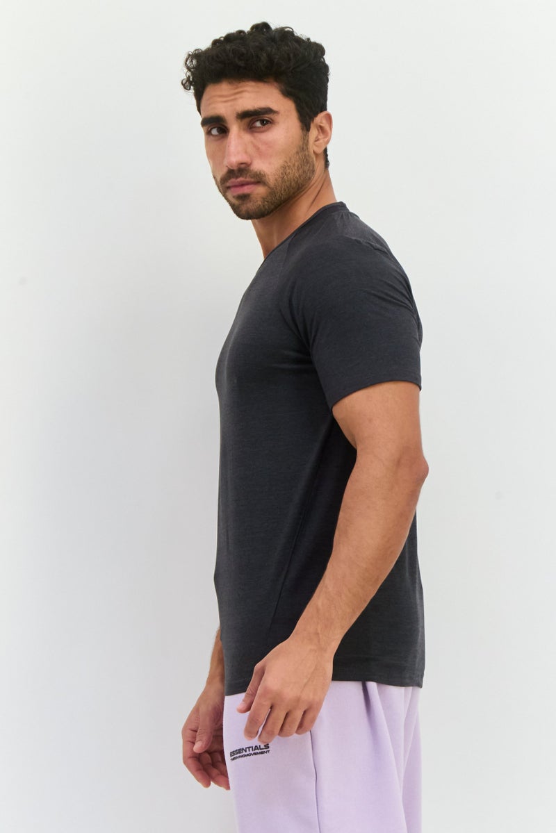 MOTION تي شيرت تدريب قصير الأكمام للرجال، رمادي غامق - Image 2